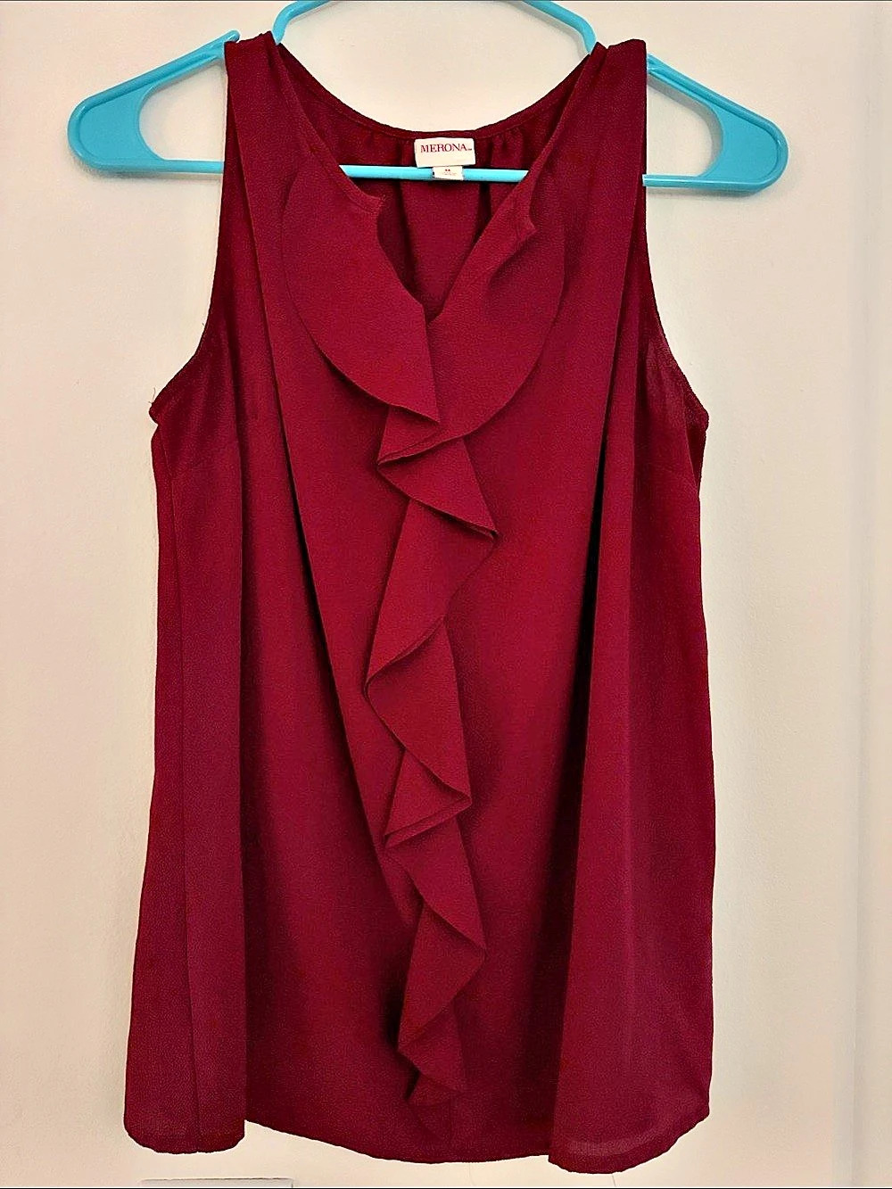 Merona Ruffle Sleeveless Blouse in Burgundy Size Medium Like New